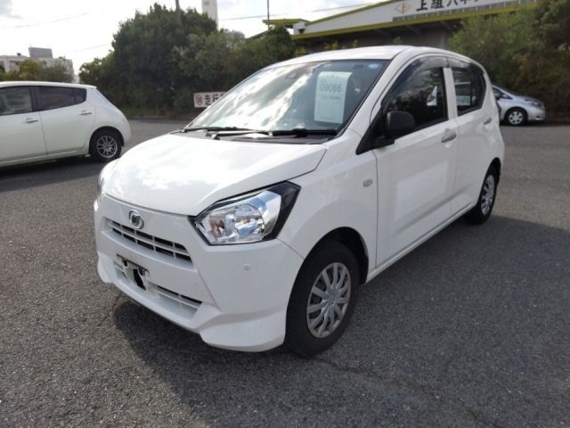 9066 Daihatsu Mira e s LA350S 2018 г. (LUM Kobe Nyusatsu)